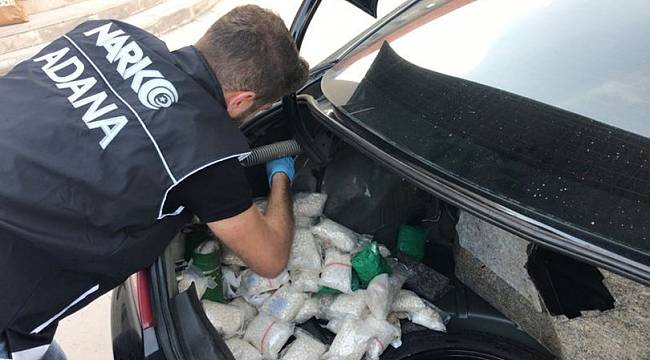 Davlumbazdan 155 bin adet uyuşturucu hap çıktı