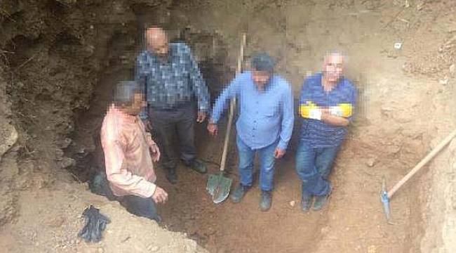 Defineciler, kazdıkları çukurda yakalandı