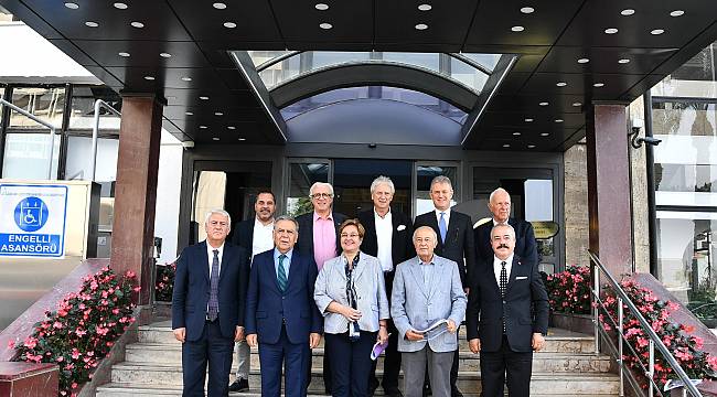 İzmir için el ele