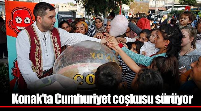 Konak'ta Cumhuriyet coşkusu sürüyor