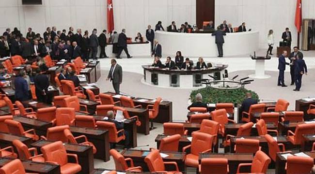 Meclis karıştı! CHP ve MHP milletvekilleri birbirine girdi!