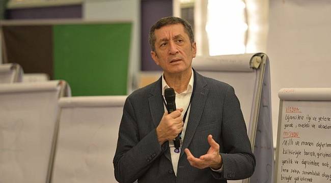 Milli Eğitim Bakanı Selçuk: Çocukları sosyal medyada oyalıyorlar