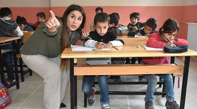 Öğretmenleri geldi, eğitimi başladılar...