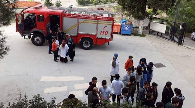 Okulda lavaboya dökülen kimyasal maddeler patladı: 1 yaralı