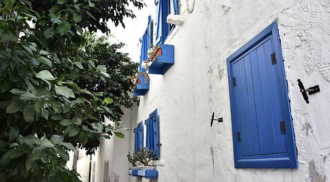 Tatil cenneti Bodrum'un mavi çerçeveli pencerelerinin sırrı şaşırttı