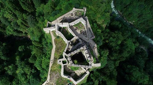 Zil Kale turistlerin ilgi odağı oldu