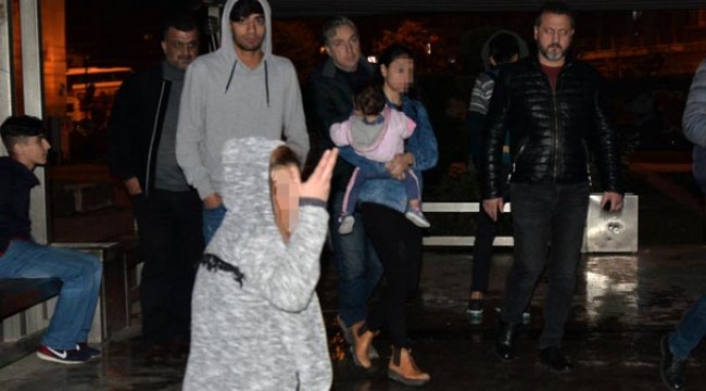 9 aylık bebeğini parkta satmaya çalışırken yakalandı!