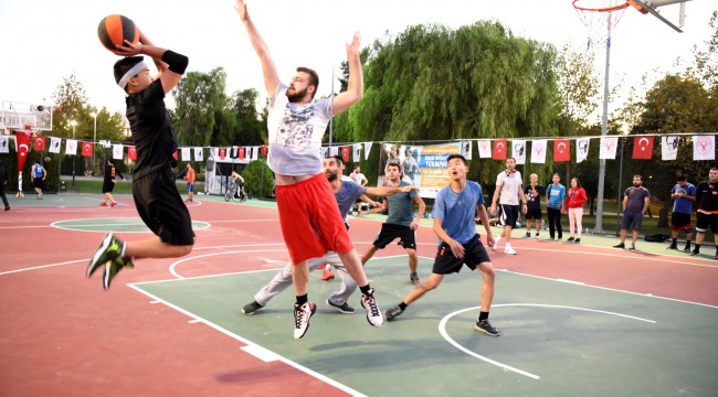 Bornova’da her mahalleye basketbol sahası