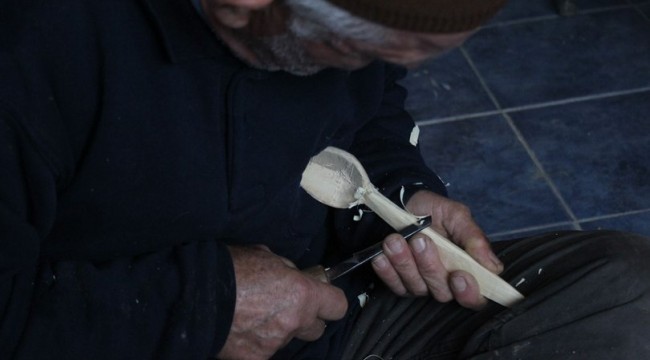 Bu köy yüzyıllardır oyun kaşığı yapıyor