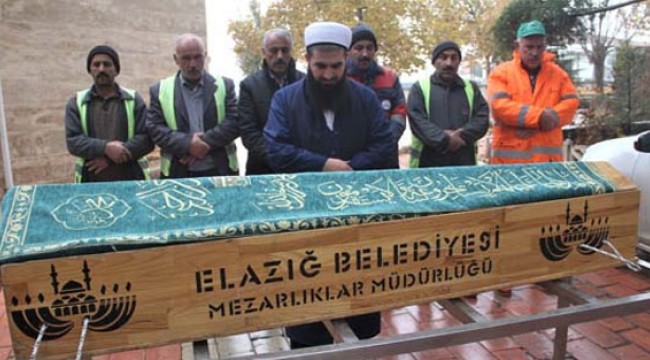 Cenazesinde sadece 6 kişi vardı!