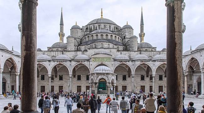 Diyanet'in 2019 planı: Turistlere yabancı dilde İslam, Kuran, Hz. Muhammed broşürleri dağıtılacak