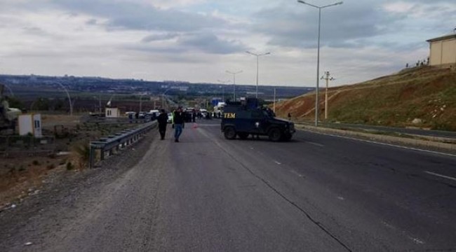 Diyarbakır'da şüpheli otomobil, fünyeyle patlatıldı