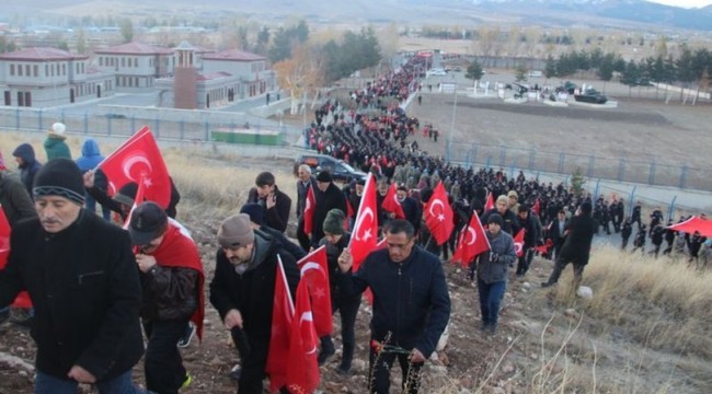 Erzurum'da 10 bin kişi Aziziye Tabyaları'na yürüdü