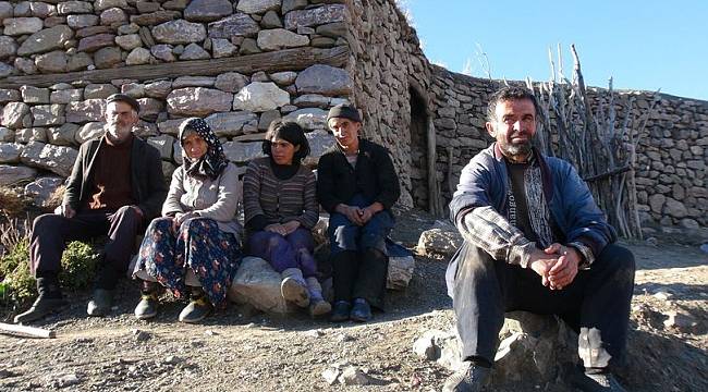 Hoşan Dağı'nın zirvesindeki mağara gibi evde herkesten uzakta bir yaşam