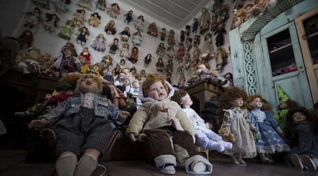 Kızı için 20 yıldır 'taş bebek' biriktiriyor