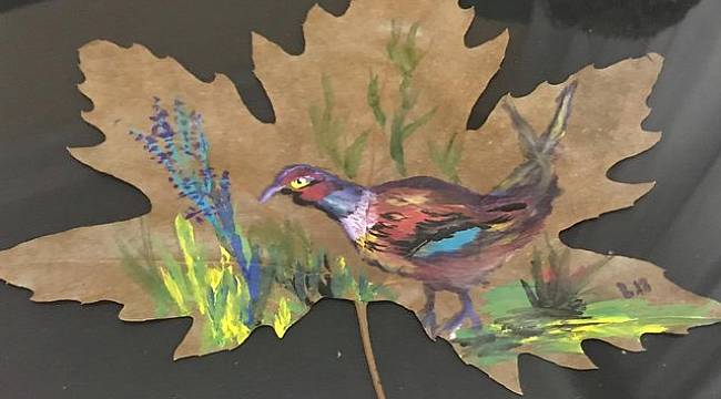 Kurumuş yaprakları sanat eserine dönüşüyor