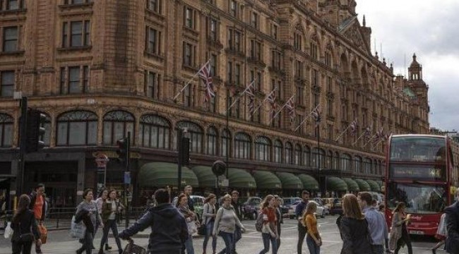 Londra'nın en lüks alışveriş mağazası Harrods'ta 21 milyon dolar harcayan Azeri kadın gözaltına alındı