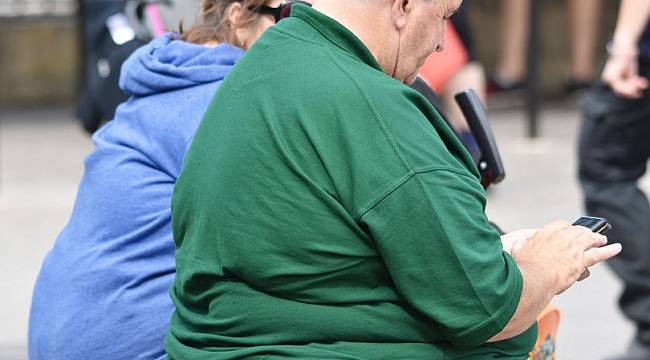 Obezite en çok ergenler ile şehirli genç kadınları üzüyor