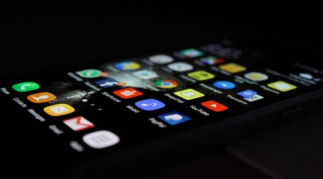 Onca model çıktı ama akıllı telefon satışları yine düştü
