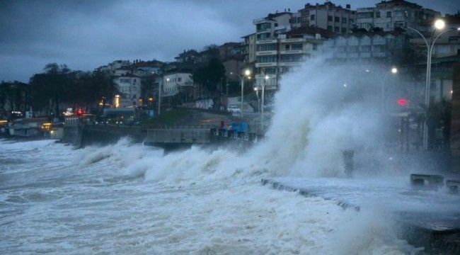 Şiddetli fırtına ve sağanak yağış yurt genelinde hayatı zorlaştırdı!