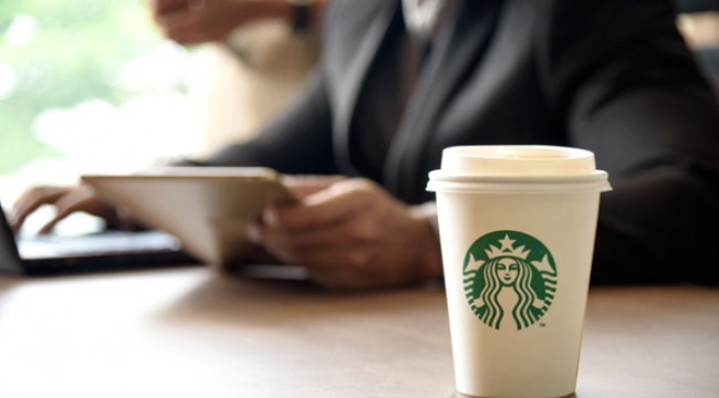 STARBUCKS'IN CANINA TAK ETTİ! ARTIK MÜŞTERİLERİN BUNU YAPMASINA İZİN VERMEYECEK