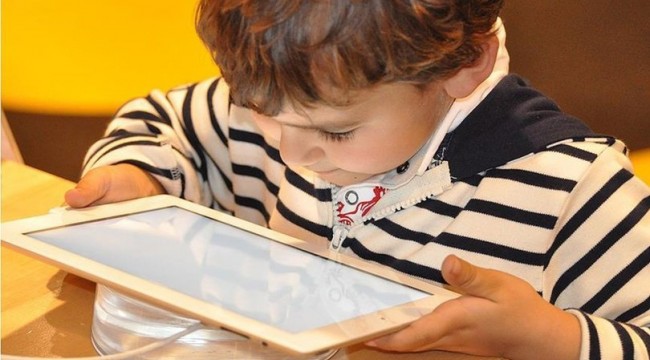"Telefon ve tablet 'susturucu' gibi kullanılıyor"