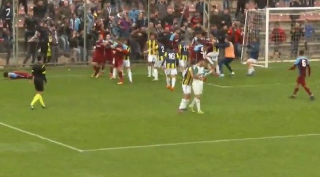 U21 derbisinde yumruklar konuştu!