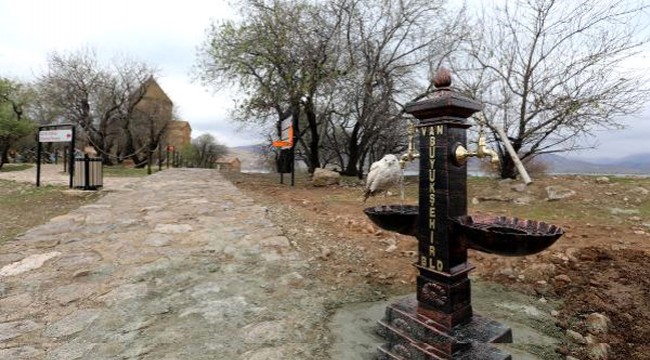 Van'ın Gevaş ilçesinde bulunan Akdamar Adası tatlı suya kavuştu
