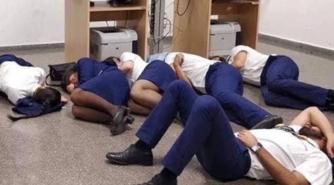 Yerde uyuyan çalışanları işten çıkardı