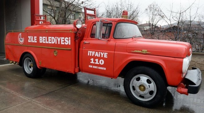 1957 model itfaiye aracını ilk günkü orijinalliğiyle koruyor