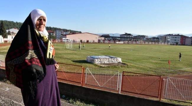 71 yaşında futbola aşık nine