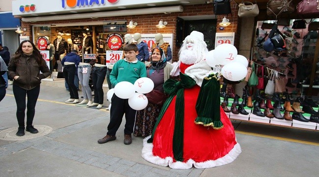 Bayraklı Belediyesi'nden yeni yıl sürprizi