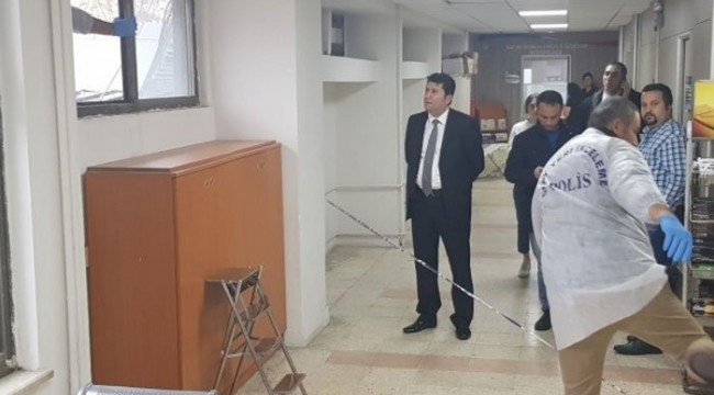 Belediye binasına silahla ateş etti