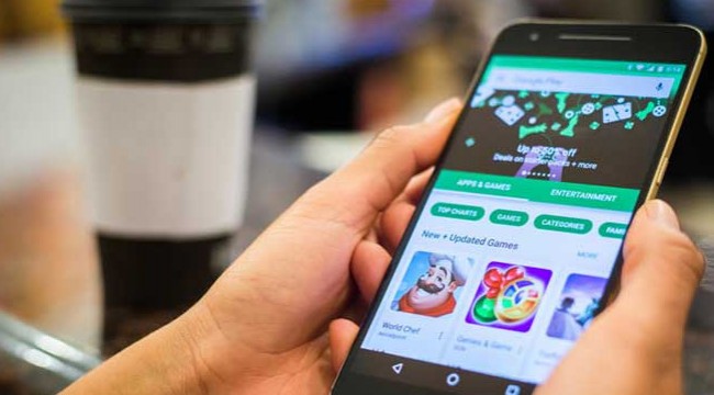 Google, Android uygulamalarını kullanacak mobil cihaz üreticilerinden lisans ücreti talep edecek