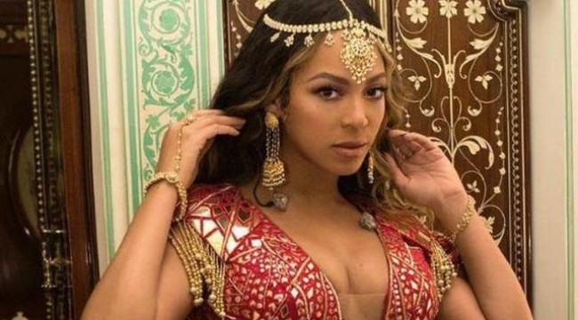 Hindistan'da yılın düğünü: Beyonce sahnede, Hillary Clinton konuklar arasında