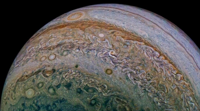 JunoCam'le çekilen Jüpiter'in yeni görüntüleri paylaşıldı