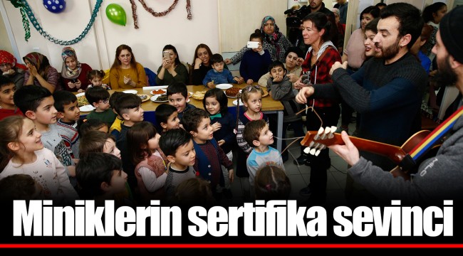 Miniklerin sertifika sevinci