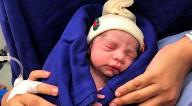 Ölü donörden yapılan rahim naklinden sonra ilk canlı bebek doğdu