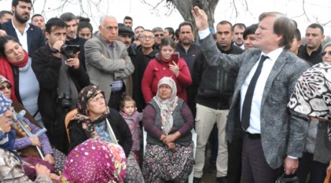 Vali yardımcısından "Kadınlar gününde bize niye biber gazı sıktırıyorsunuz" diye soran köylülere: Bir şey olmaz yaa!