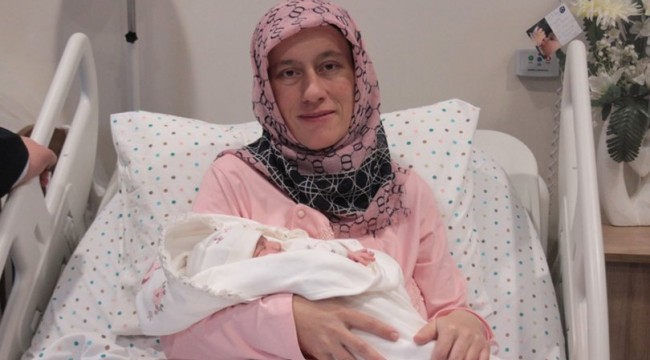 Anne karnında ters duran bebek normal doğumla dünyaya geldi