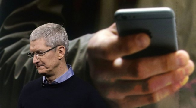 Apple CEO'su Cook: İşe alımları azaltın!