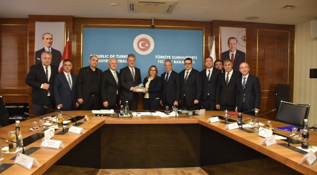 Bakan Pekcan İZTO heyetini ağırladı