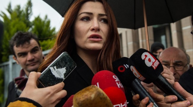 Deniz Çakır: Bir sanatçı bir kadını 'başörtülü, başörtüsüz' diye ayırmaz