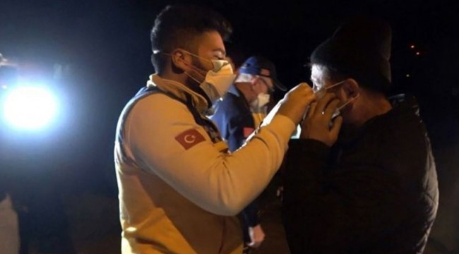 Düzce'de kanaldan yayılan kötü koku köyü tahliye ettirdi