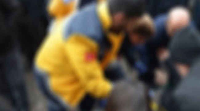 Halk otobüsü ters yönde yayaların arasına daldı