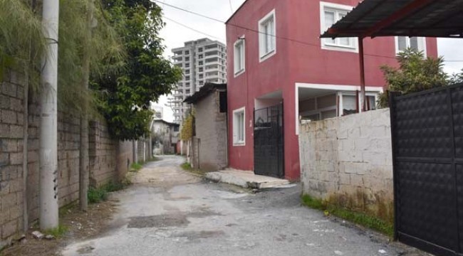 "Kırmızı ev" gizemini koruyor! Bu ev yüzünden bütün mahalleli taşındı