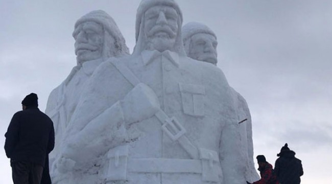 Türkiye’nin en büyük kardan heykelleri yapıldı