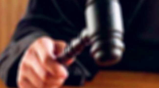 Yakaladıkları ruhsatsız tabancayı sahiplenen polislere cezaevi yolu