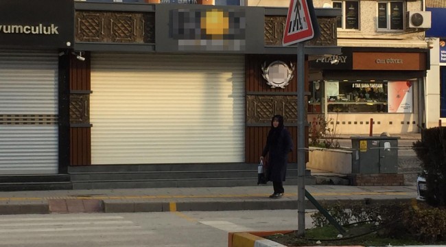 5 dakikada 30 kilo altını çaldılar