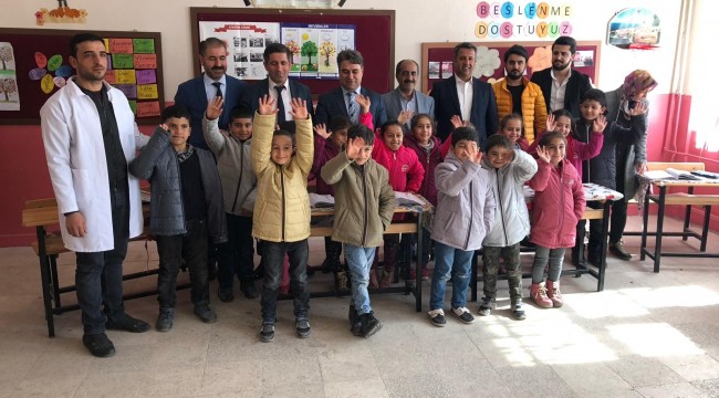 500 öğrenciye mont ve bot yardımı
